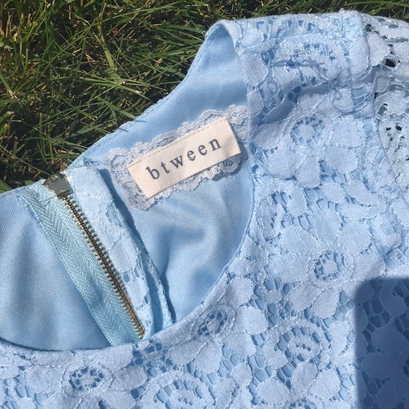 GIRLS LIGHT BLUE LACE DRESS - Picture 2 of 3